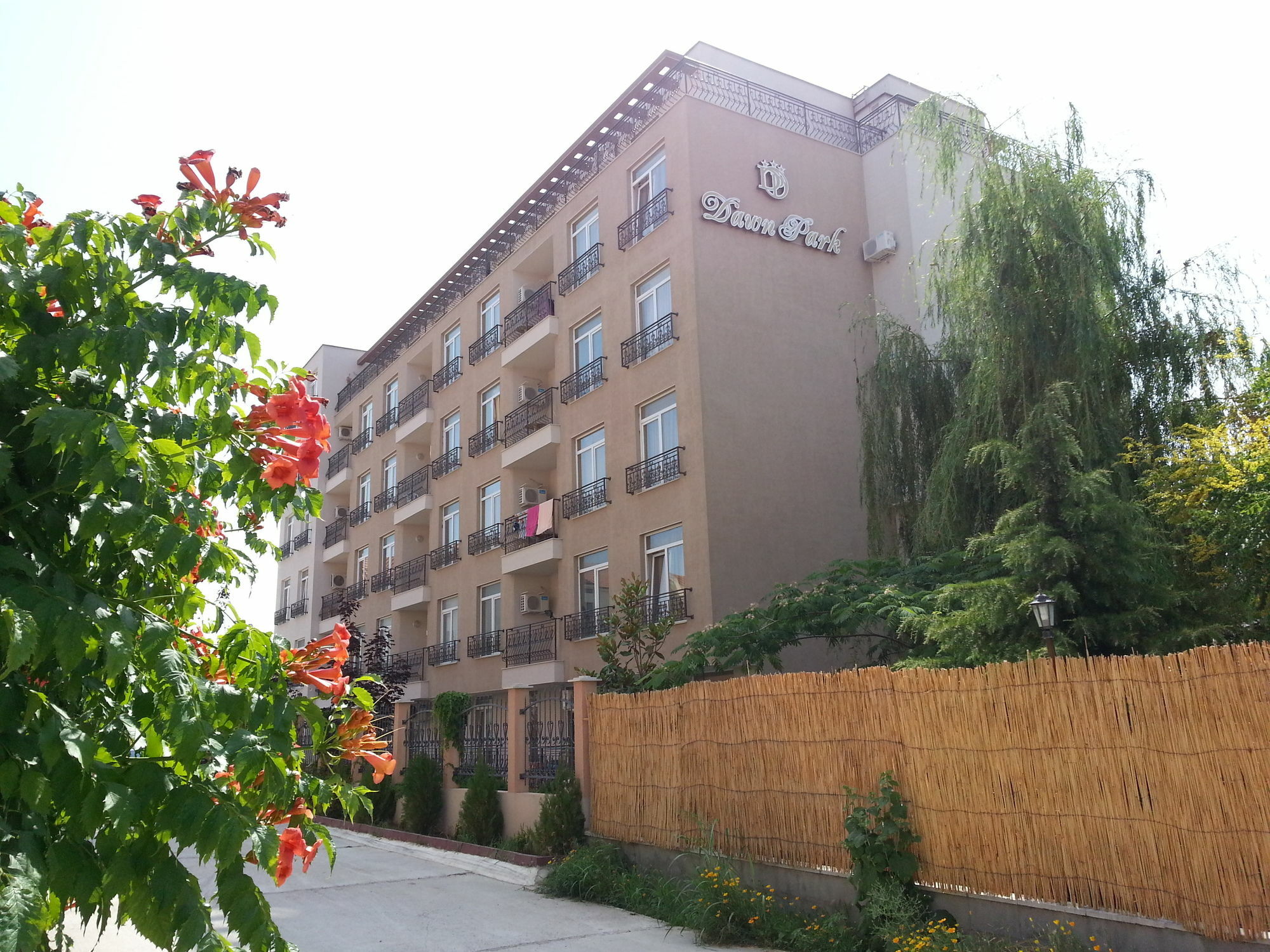 Menada Dawn Park Apartment 써니비치 외부 사진